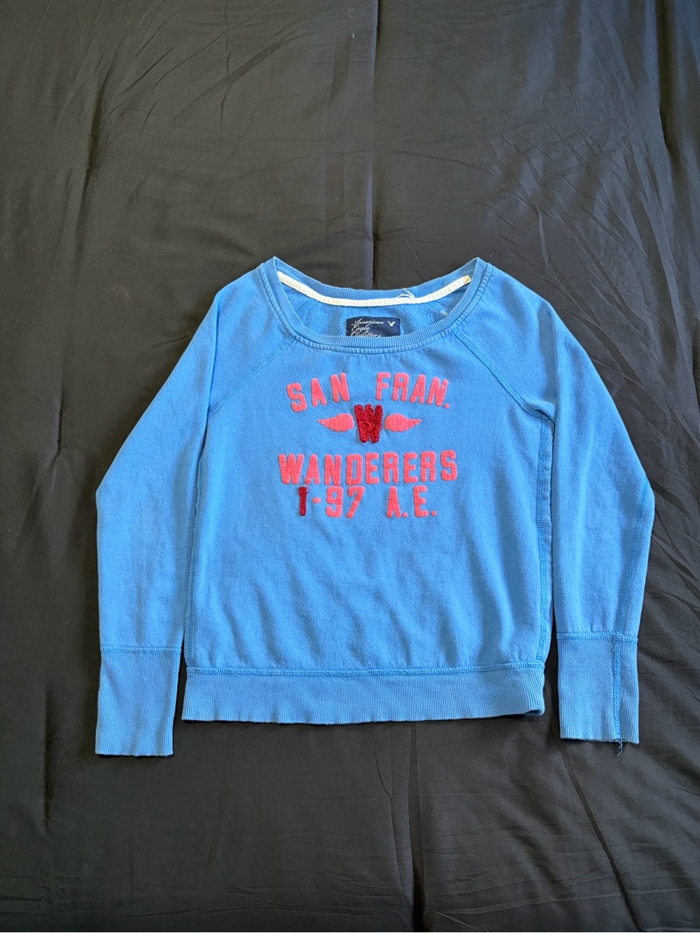 Y2K 2000s American Eagle Outfitters blue crewneck with pink text. Size XS.